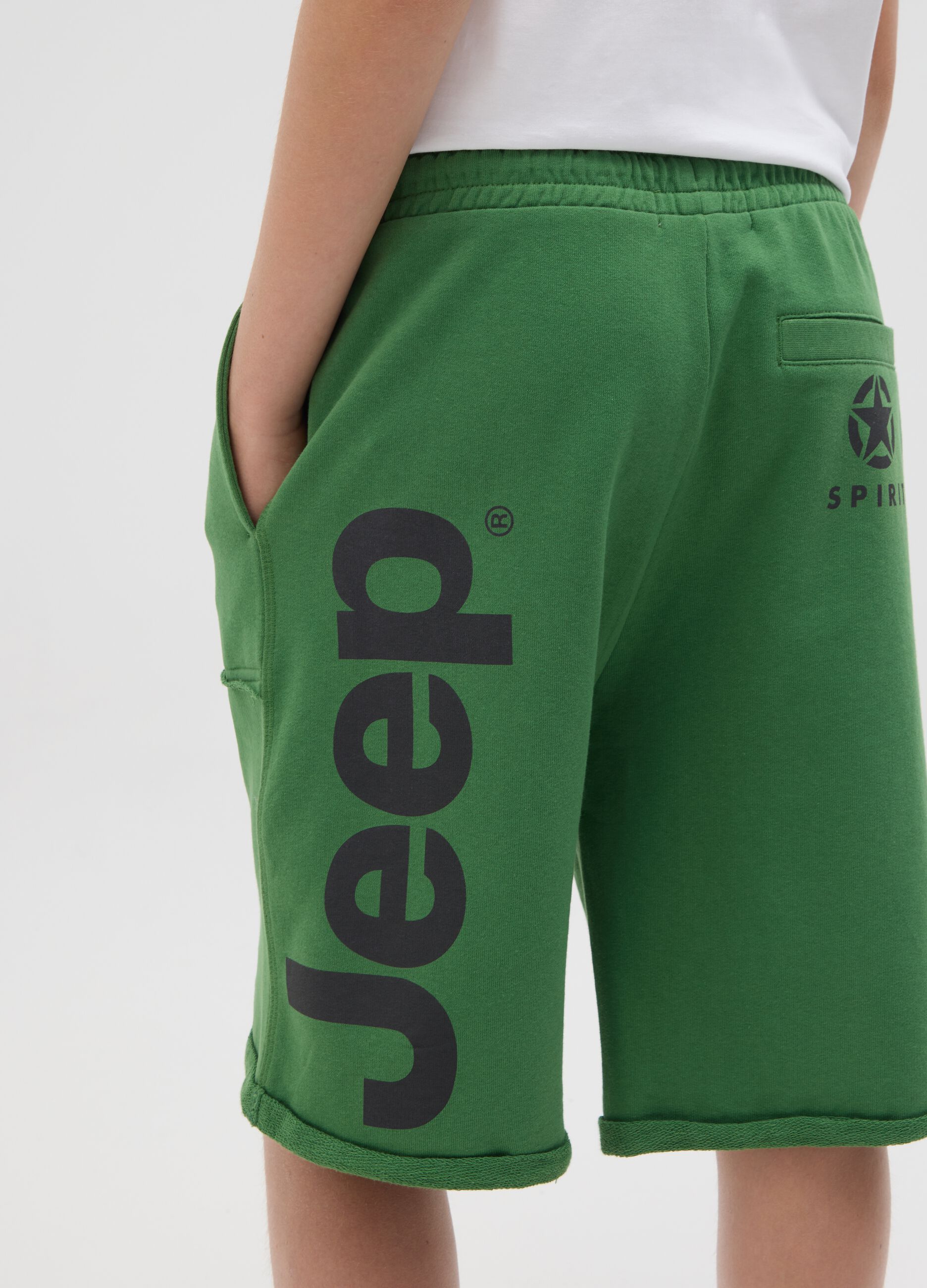 Shorts da bambino in puro cotone verde con tasche