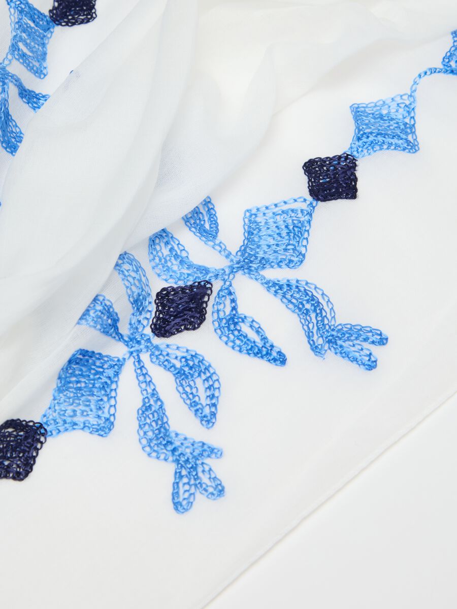 White and blue scarf with embroidery and tassels_1