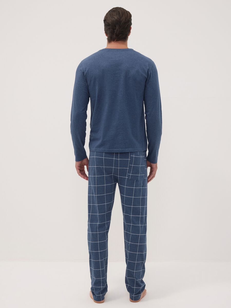 Pigiama blu in puro cotone organico con scollo a V_3