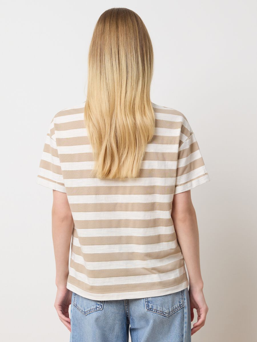 T-shirt with white and beige lurex stripes_3