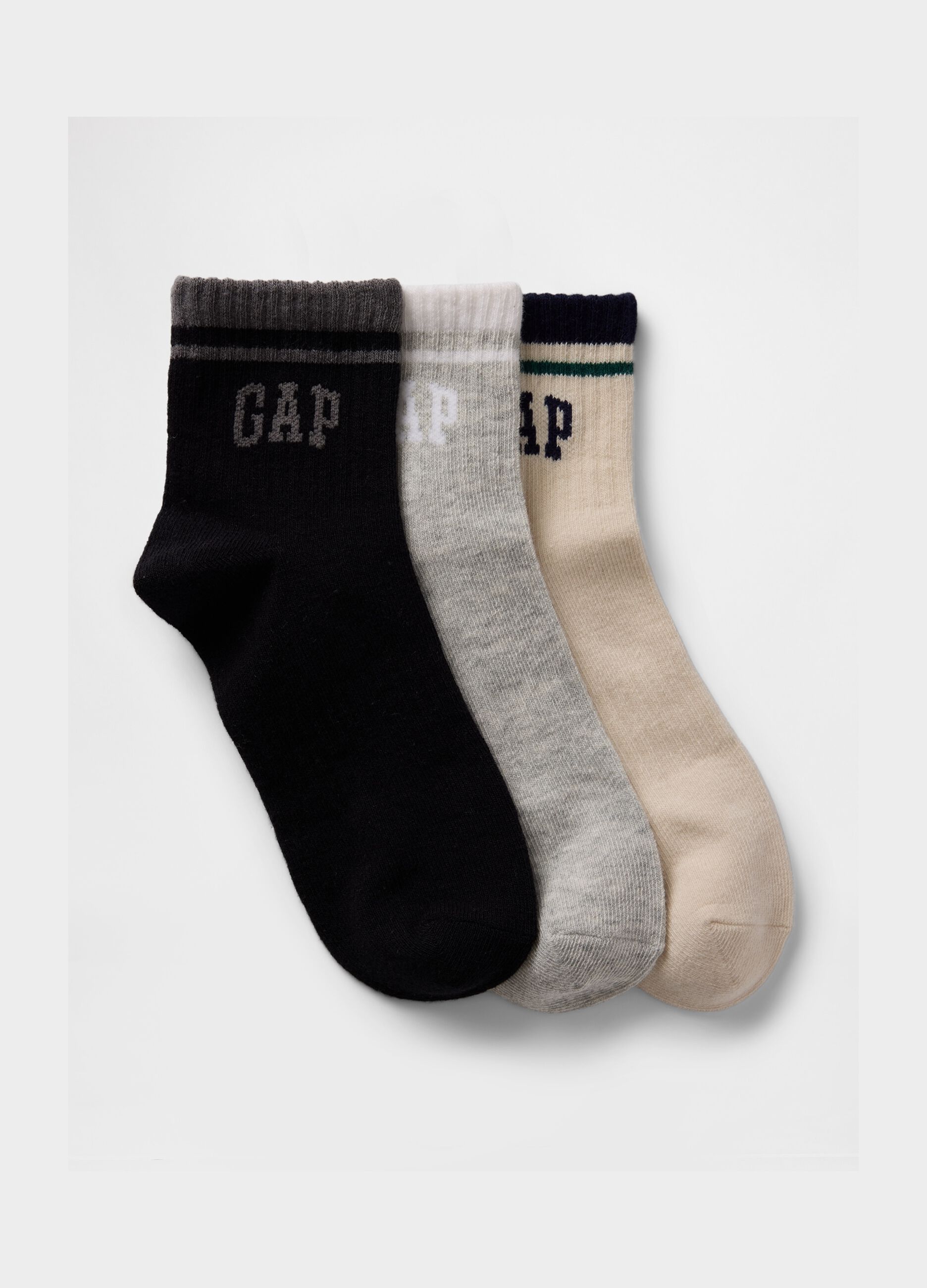 Three-pack tennis socks with logo design