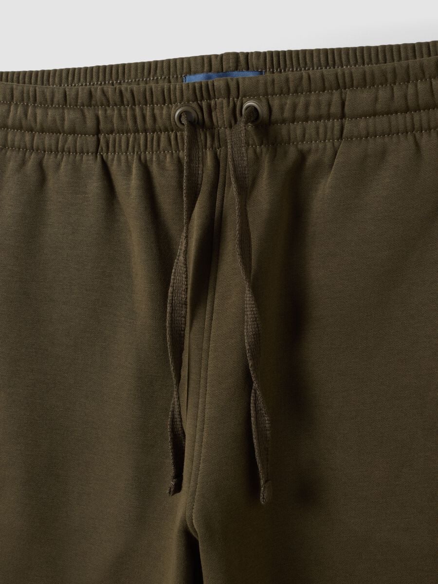 Shorts verdi in misto cotone con vita elasticizzata regular fit_2