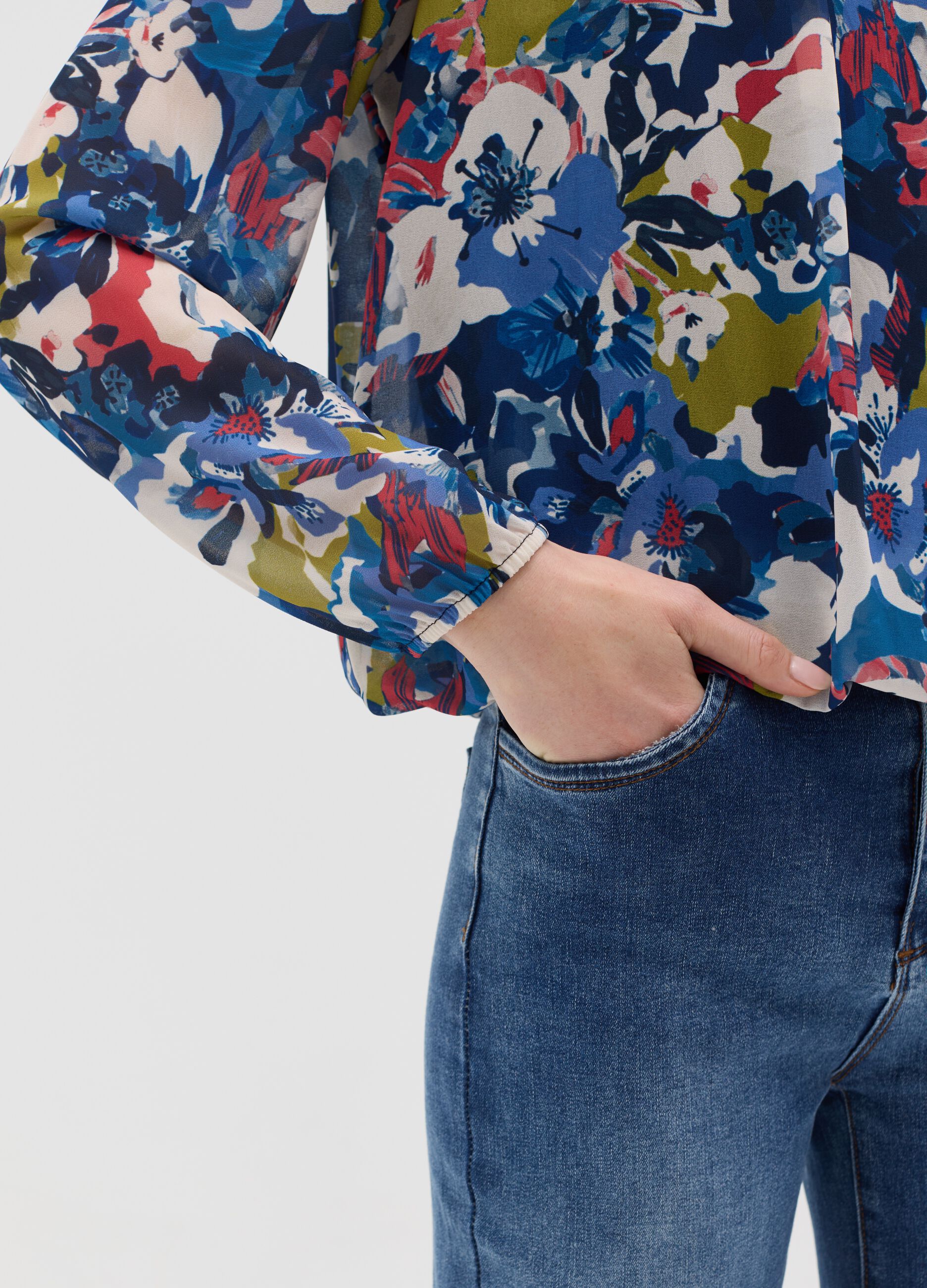 Long-sleeved blouse with floral print