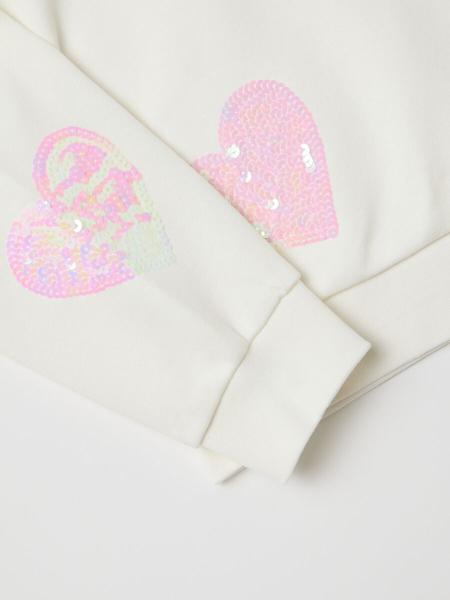 White regular fit cotton sweatshirt for girls with hearts_3