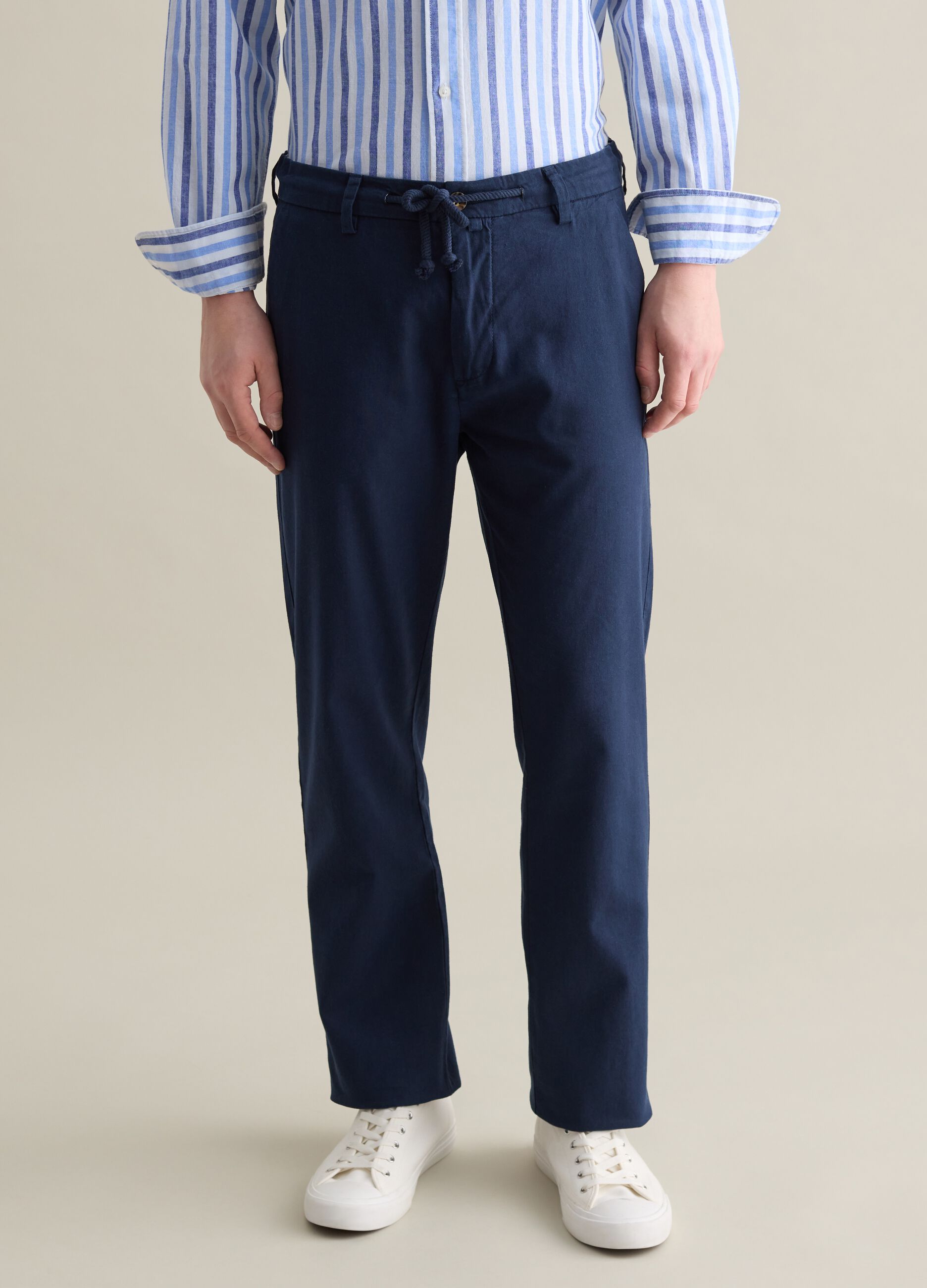 Blue chino trousers in linen and cotton