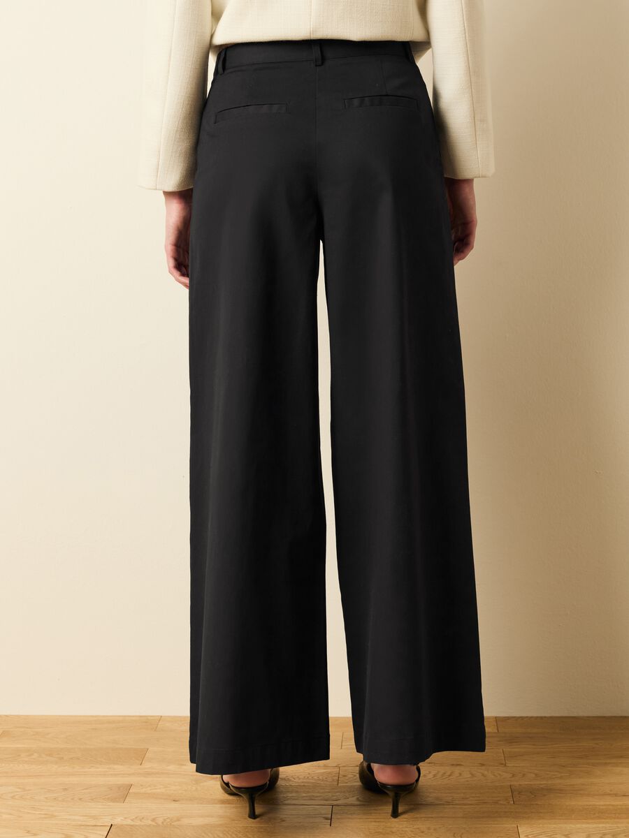 Wide-leg trousers with darts_3
