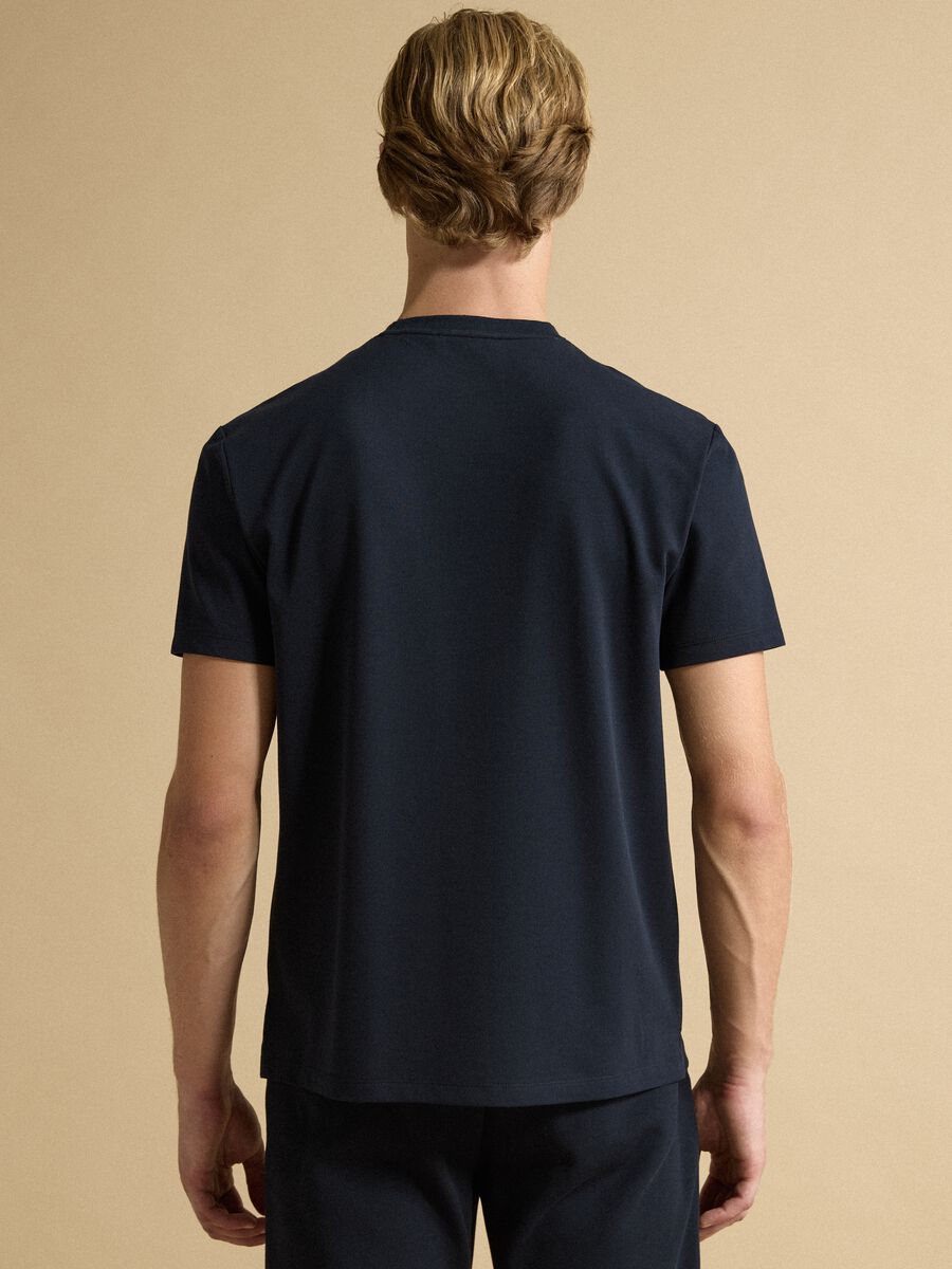 T-shirt blu in misto cotone piquet elasticizzato regular fit Easy Dry_3