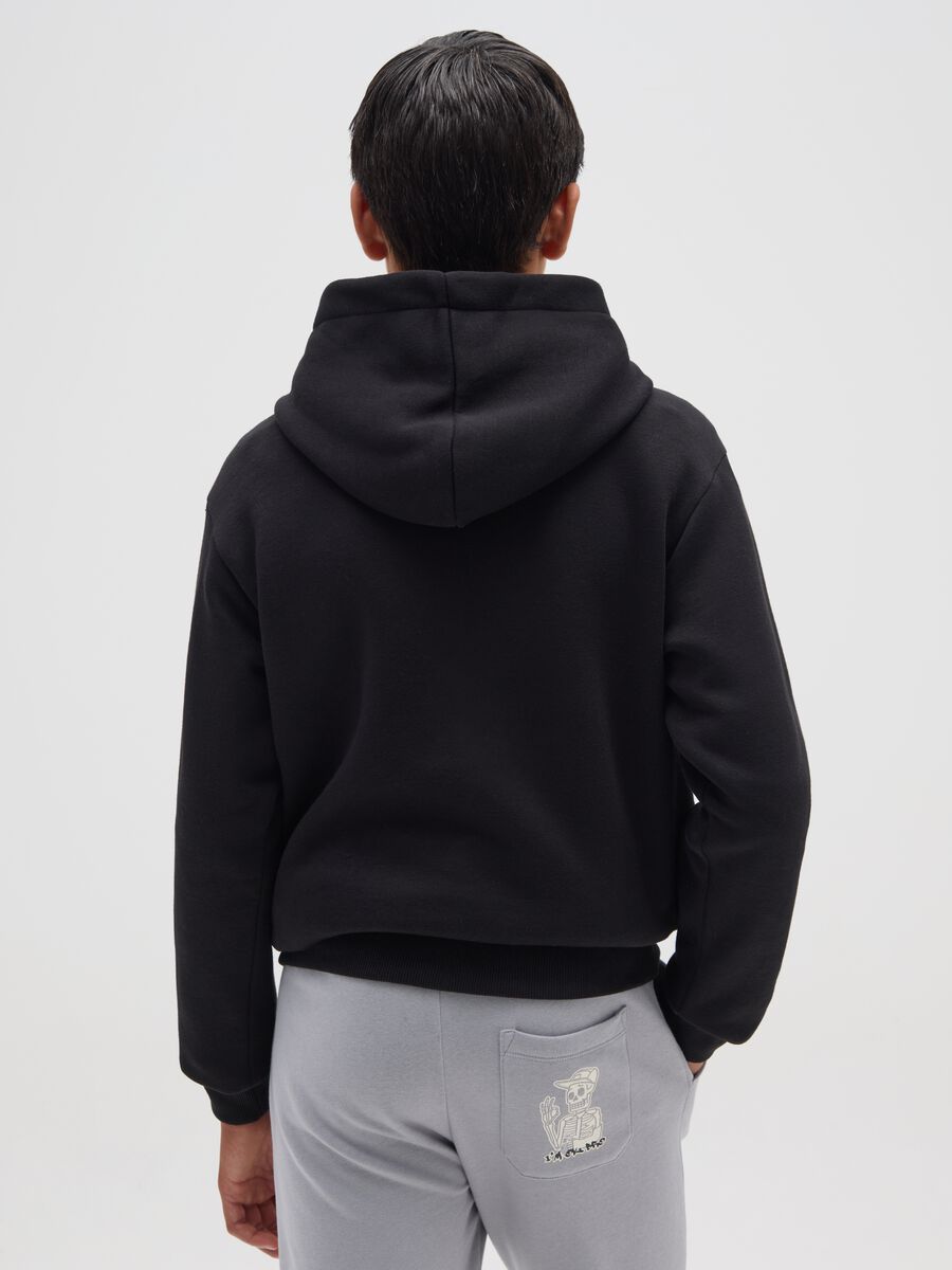 Felpa con cappuccio nera da bambino in misto cotone regular fit_1