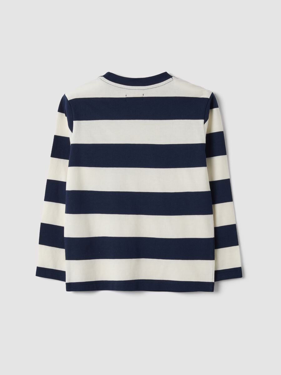 T-shirt multicolor in puro cotone a righe con girocollo per bambino_1