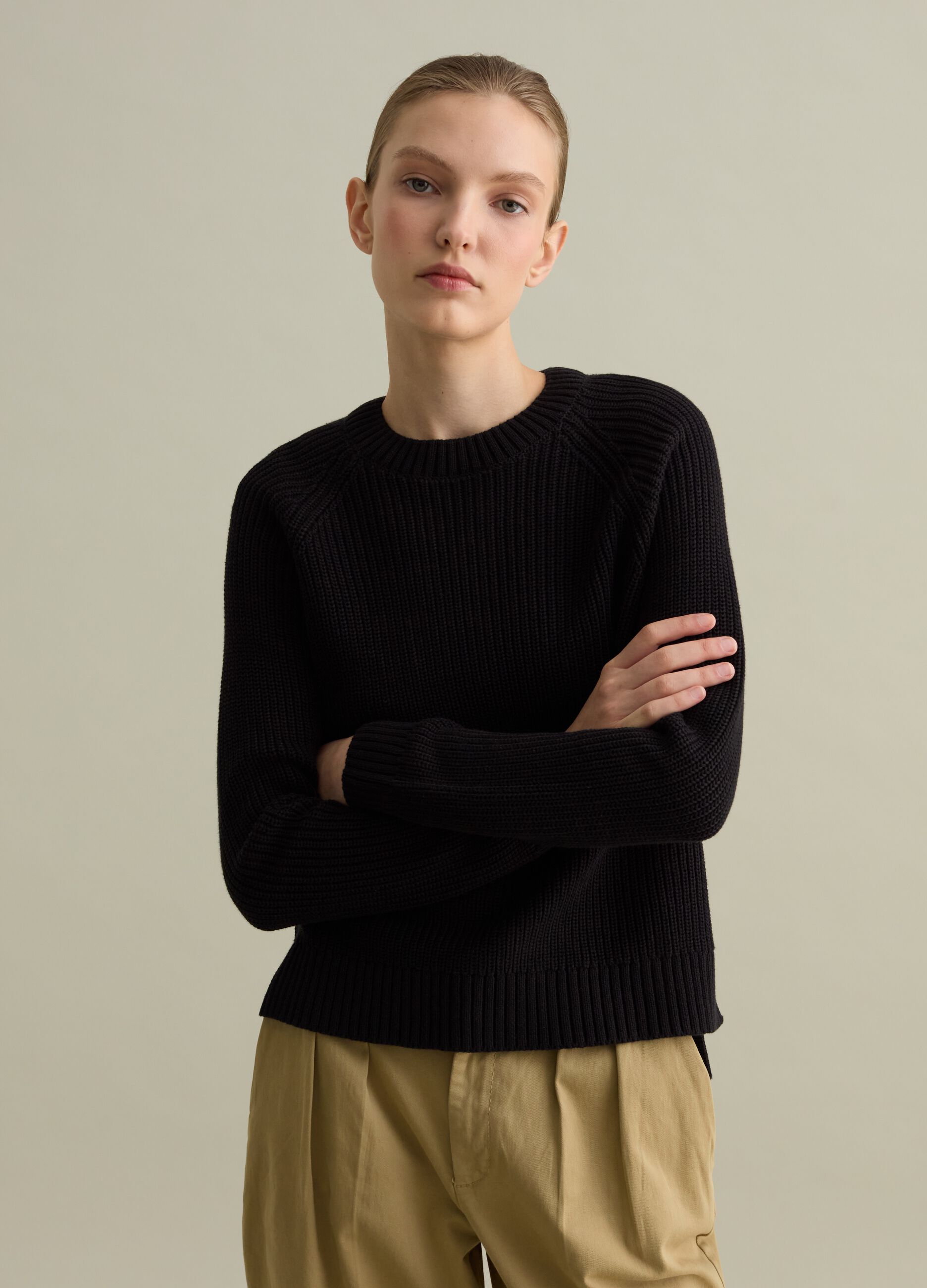 Knit pullover with raglan sleeves