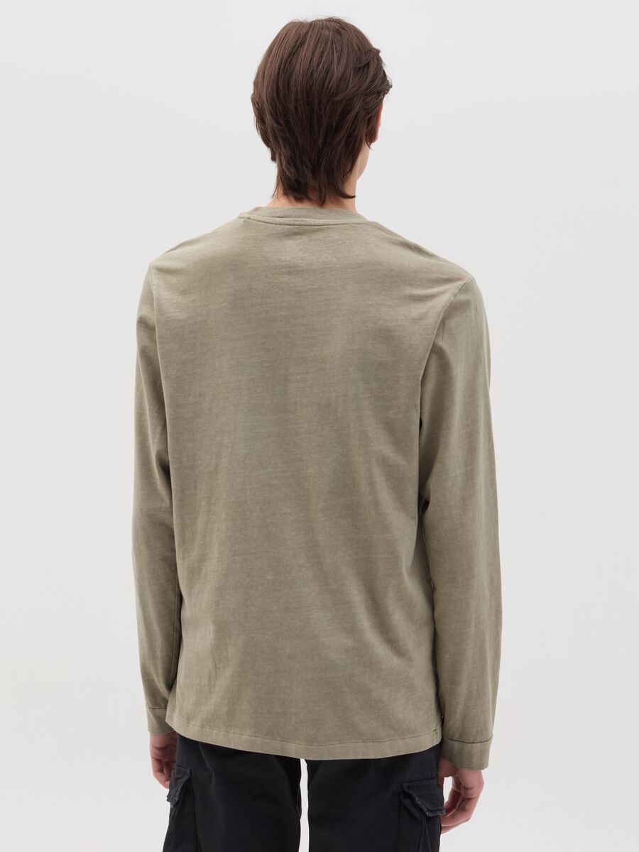 Cotton T-shirt with pocket and long sleeves_3