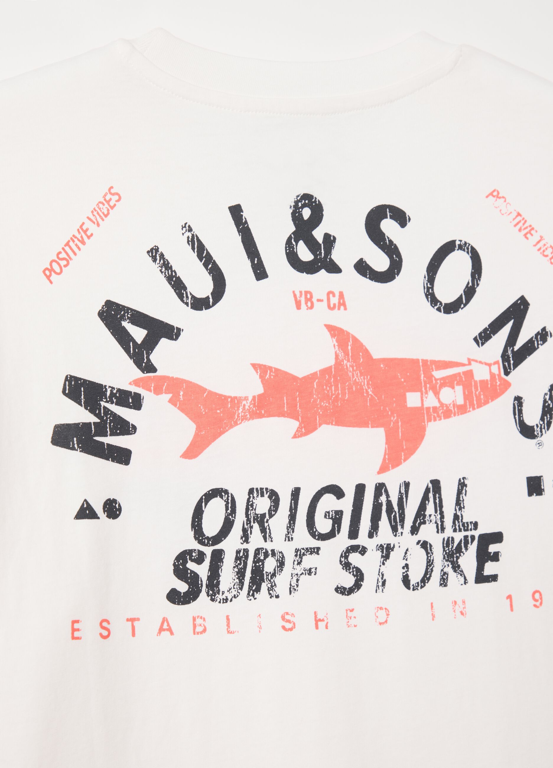 Maui & Sons white short-sleeved T-shirt