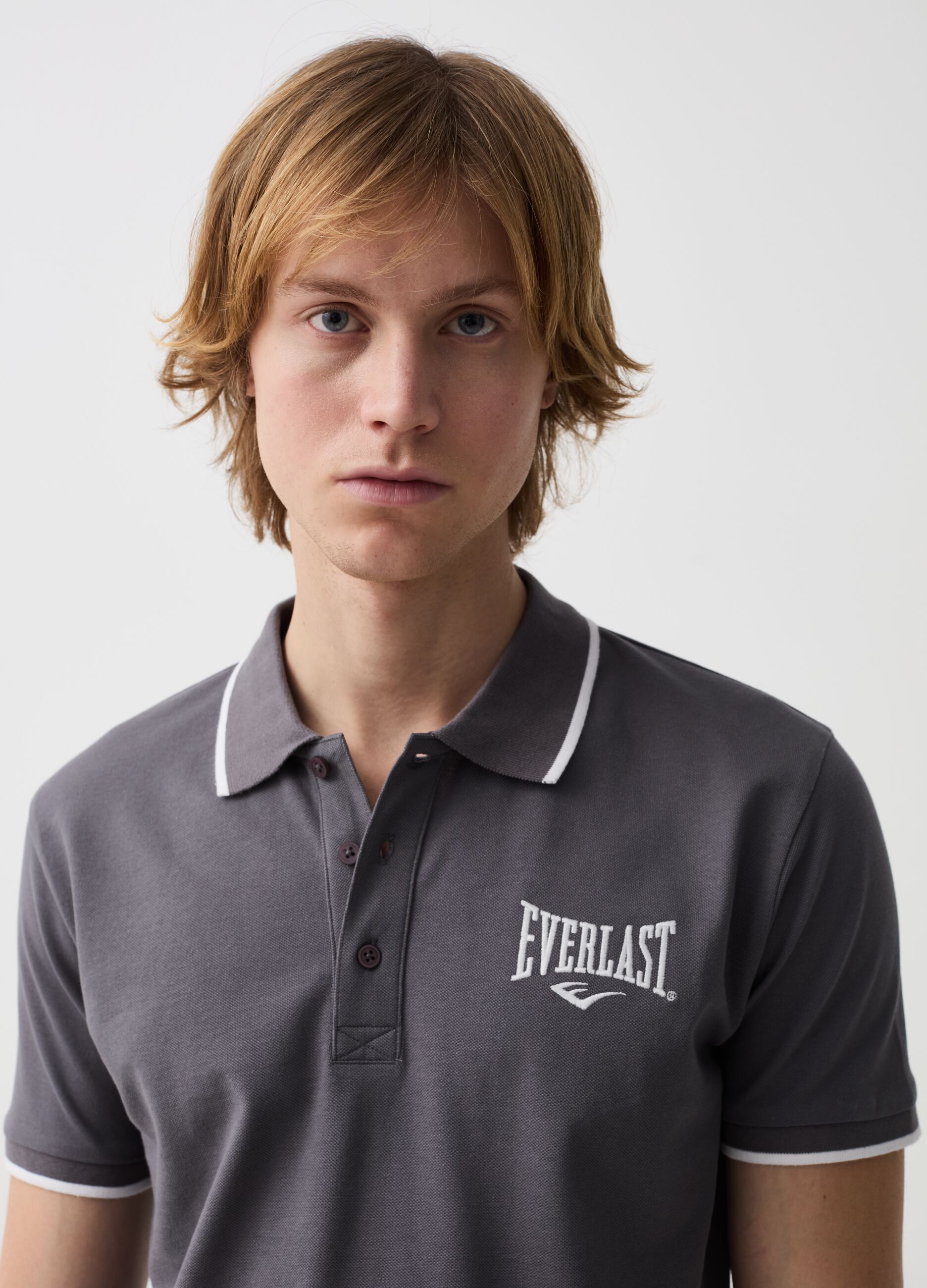 Polo shirt with striped edging and logo embroidery