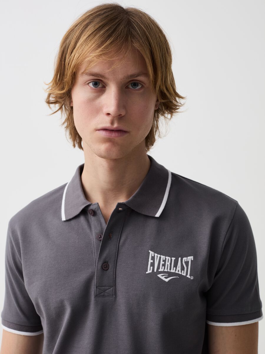 Polo shirt with striped edging and logo embroidery_1