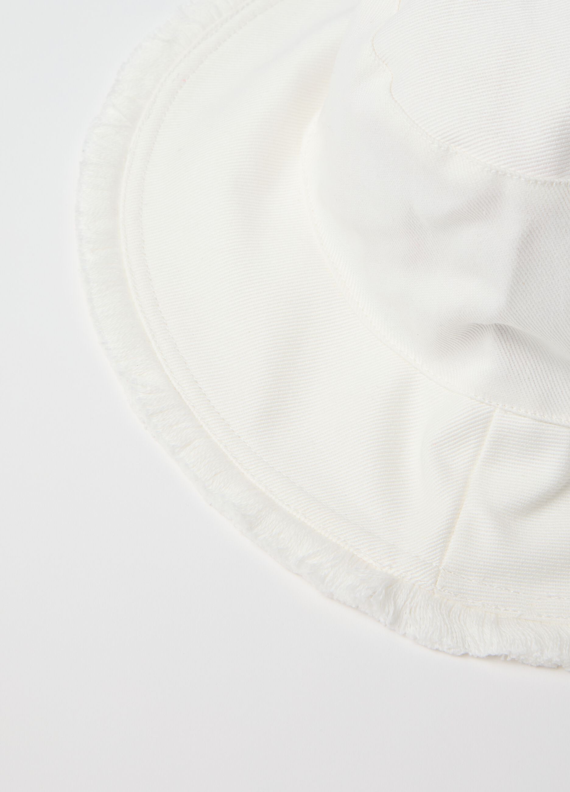 Fishing hat with logo embroidery