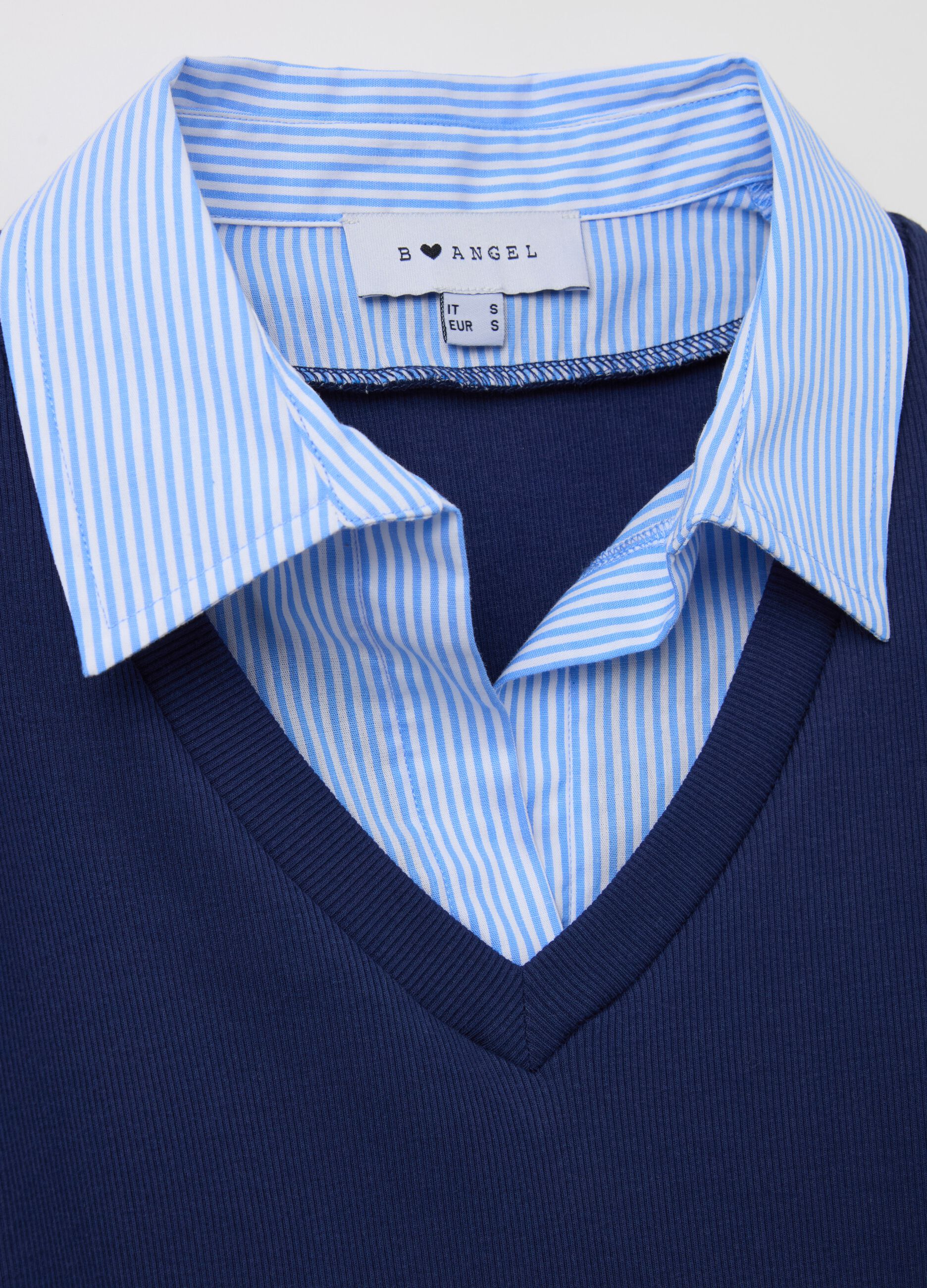 Blue ribbed T-shirt with contrasting collar
