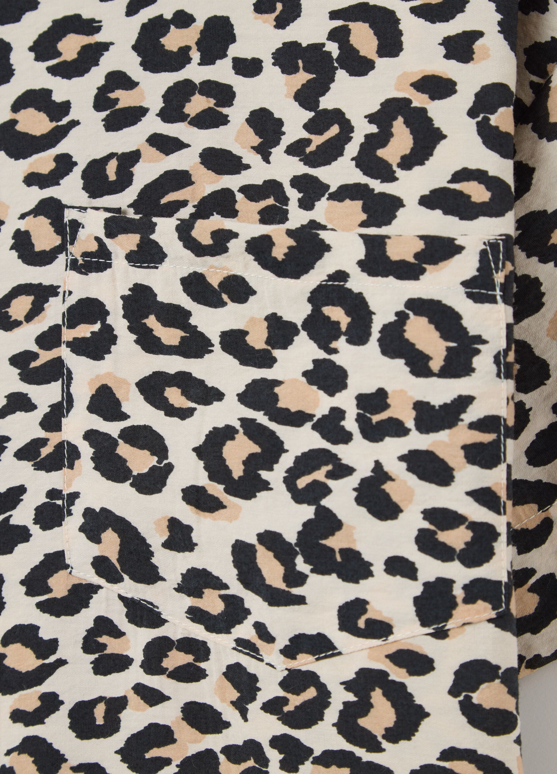 Short-sleeved shirt with animal print