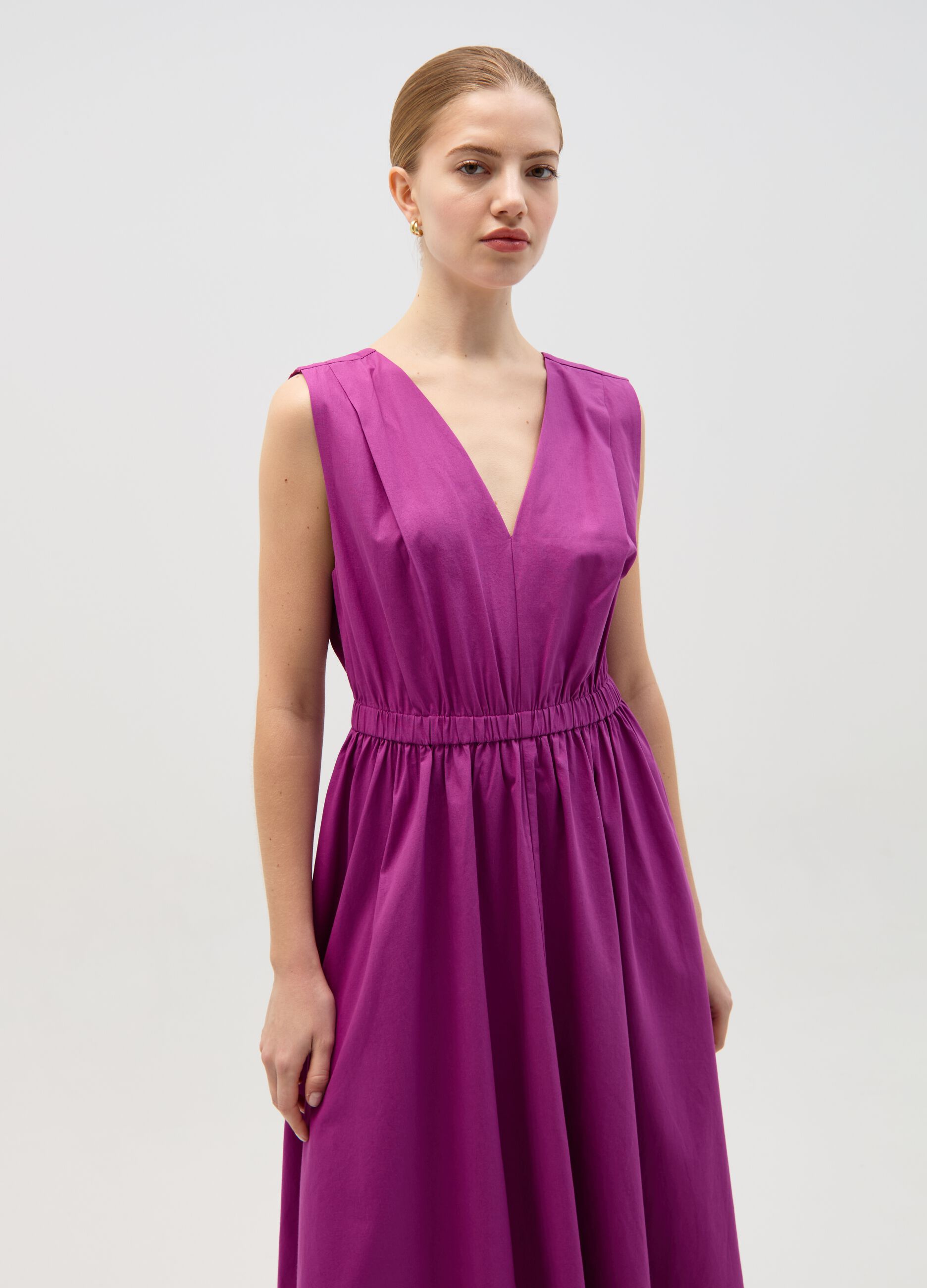 Midi dress with V neck