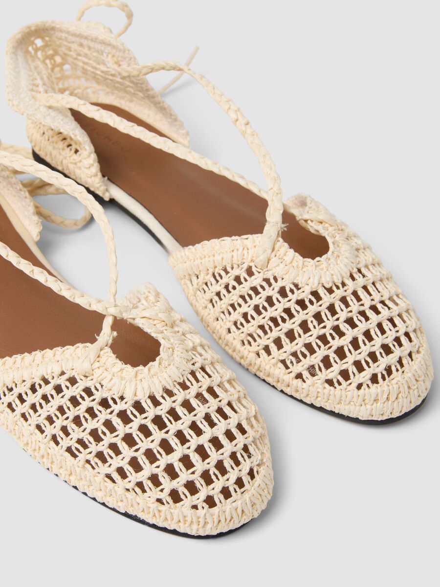 Beige woven lace-up sandals_2