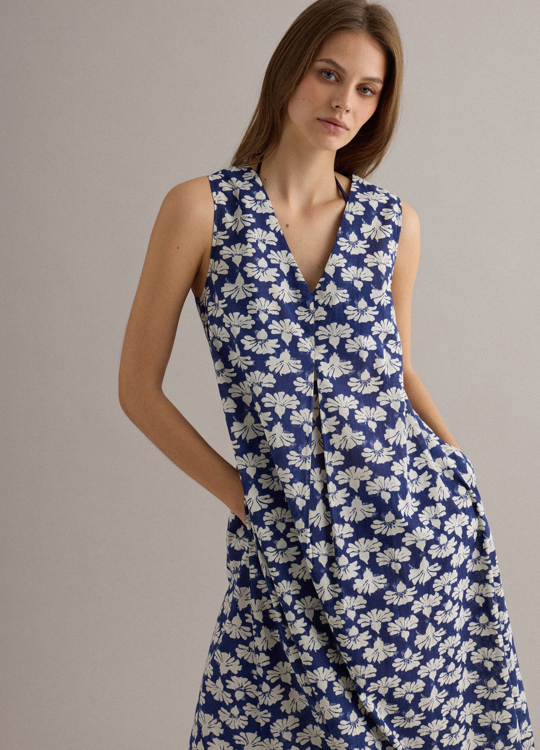 Blue pure cotton maxi dress with V-neck and floral print