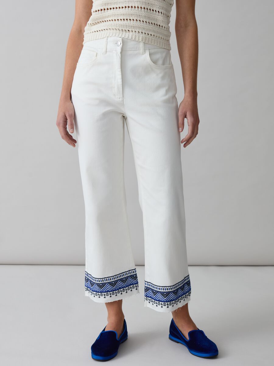 Wide-leg jeans with ethnic embroidery_1