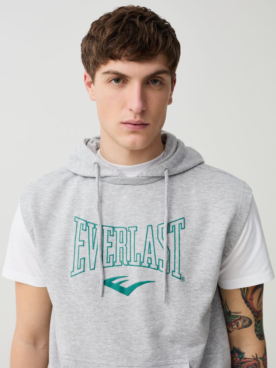 Sleeveless sweatshirt with hood and logo print_1