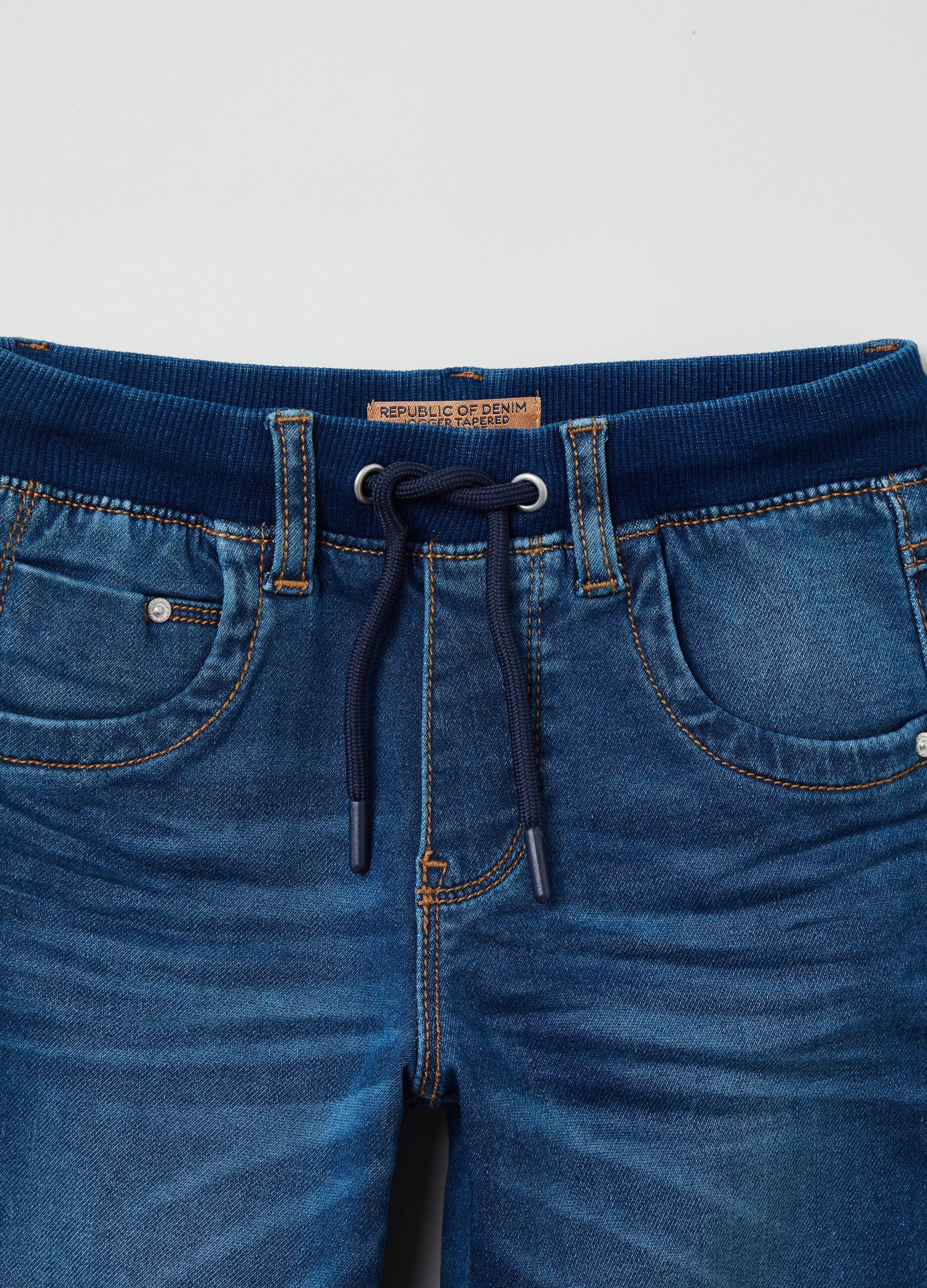 Joggers tapered fit in denim_2
