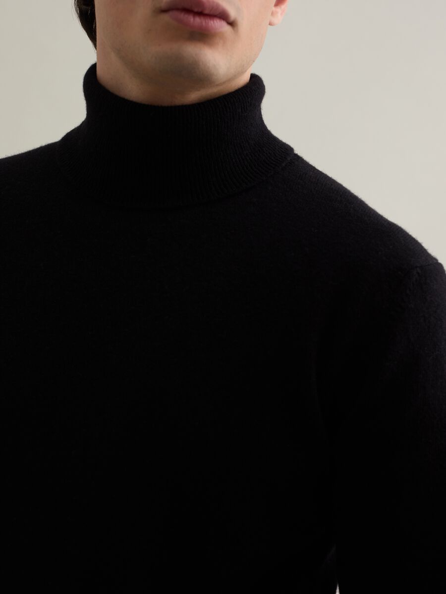 Lambswool pullover with high neck_2