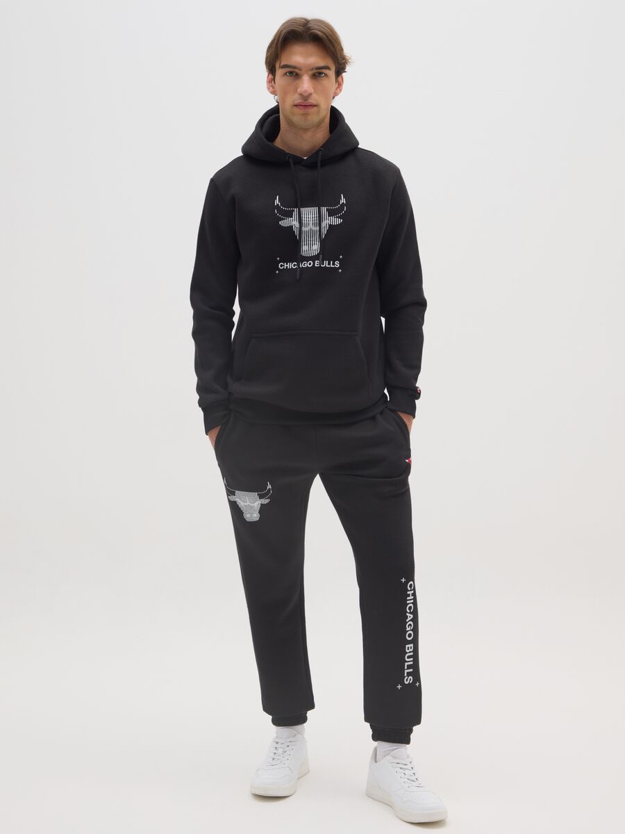Pantaloni in misto cotone nero con logo Chicago Bulls_0