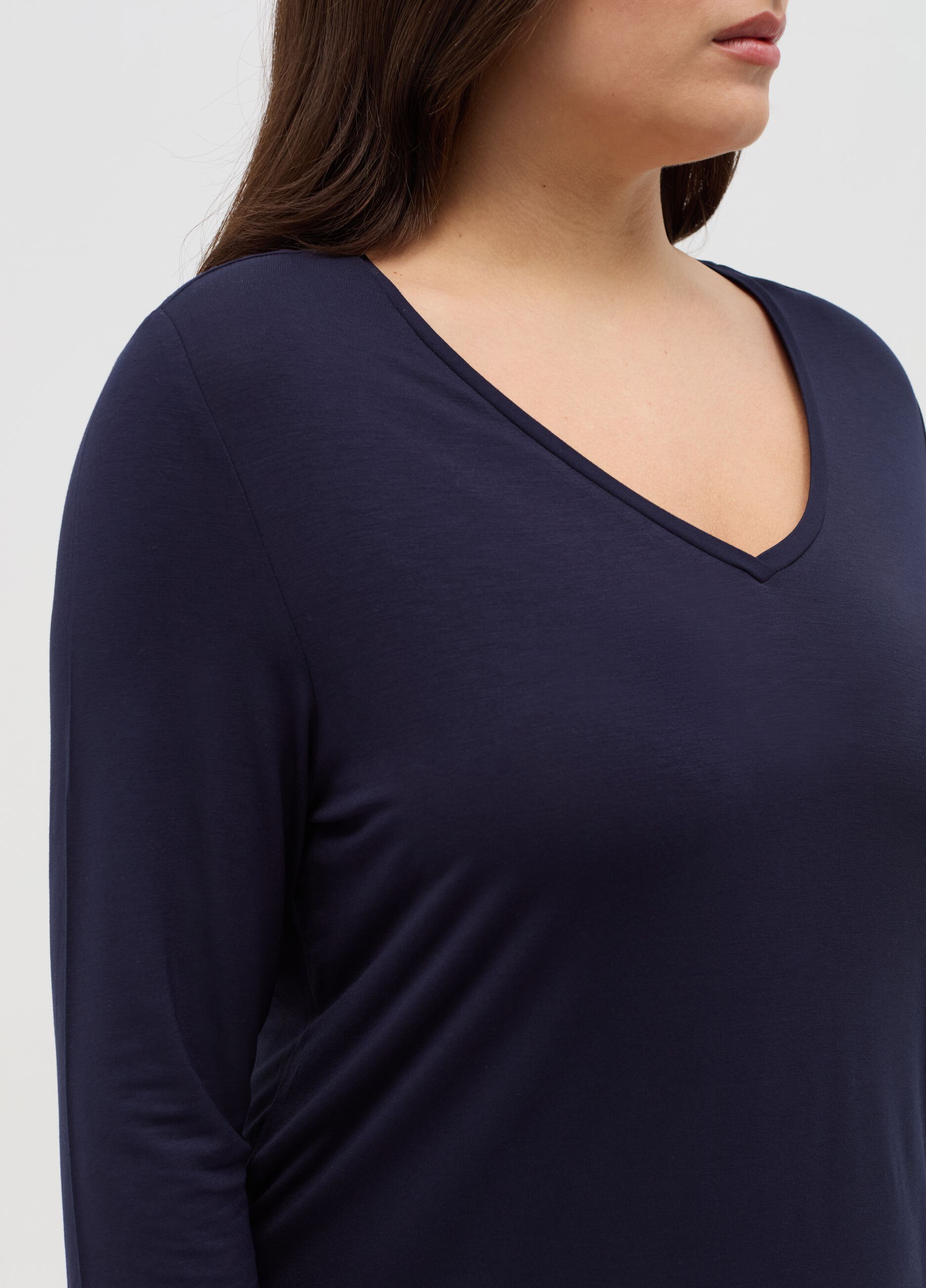 Curvy V-neck T-shirt