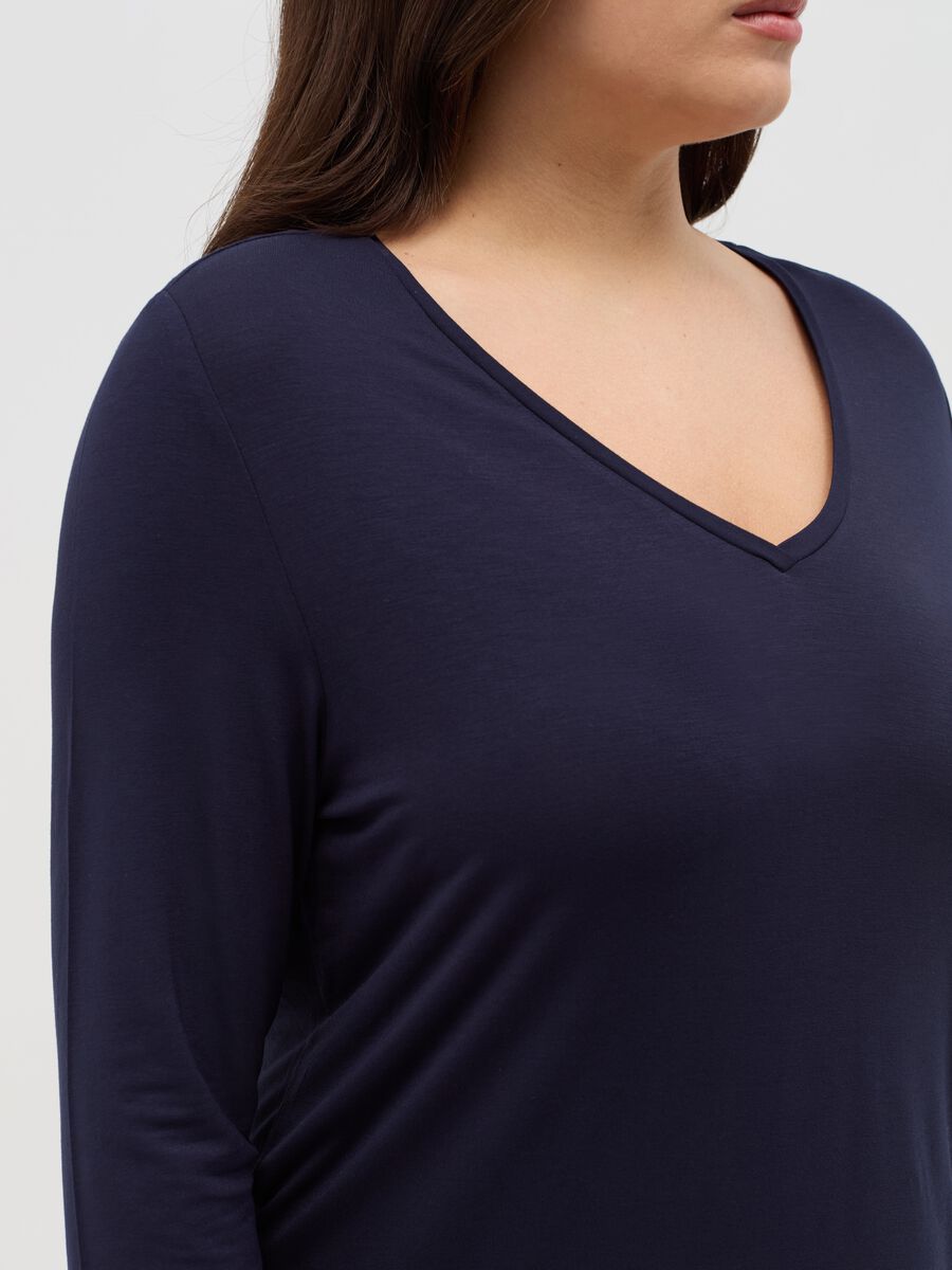 Curvy V-neck T-shirt_2