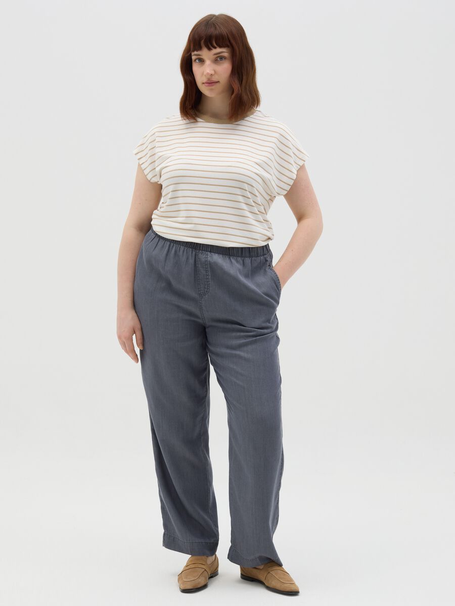 Curvy beige T-shirt with stripes_1