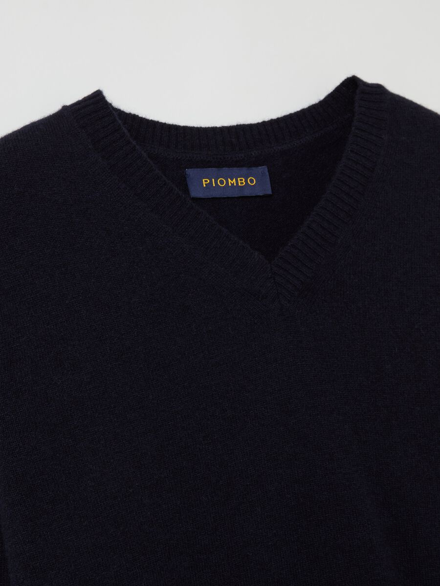 Lambswool pullover with V neck_5