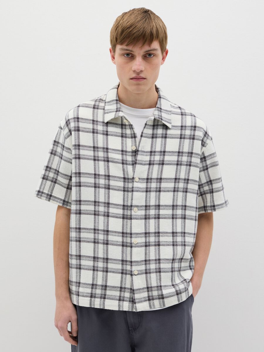 Short-sleeved shirt in cotton with check pattern_0