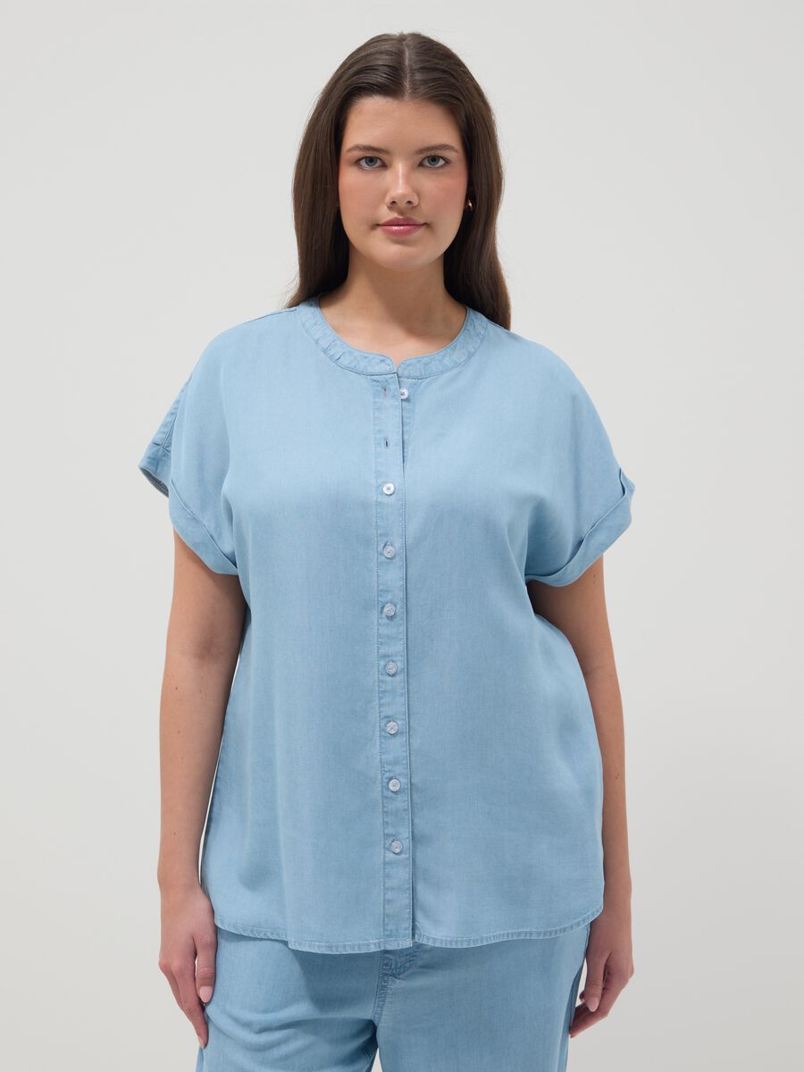 Camicetta in puro lyocell azzurro regular fit con collo alla coreana_0