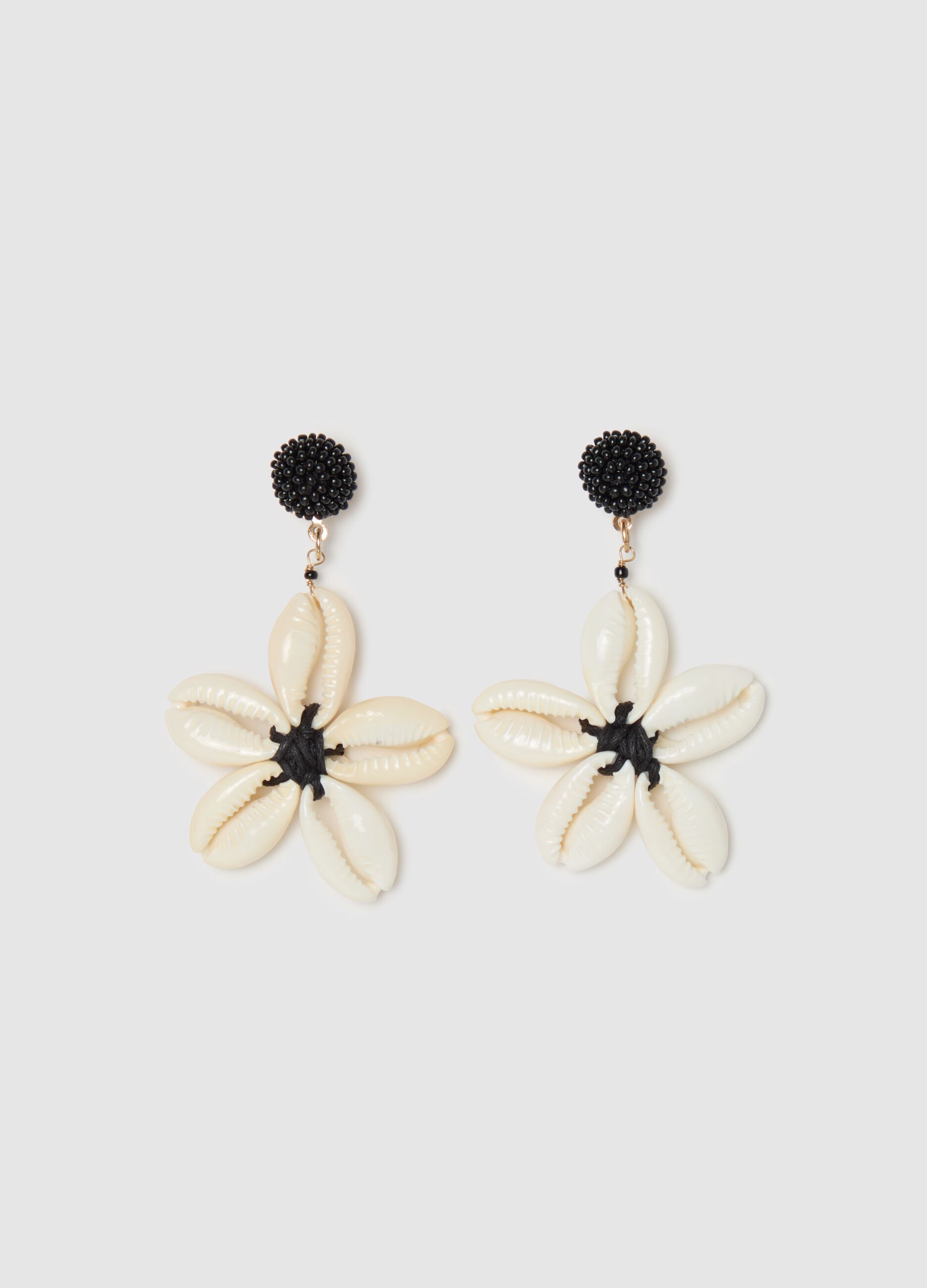 Orecchini con pendente conchiglie