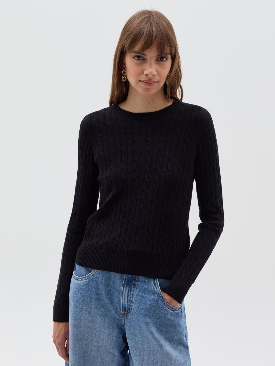 Ribbed pullover with cable-knit design_0