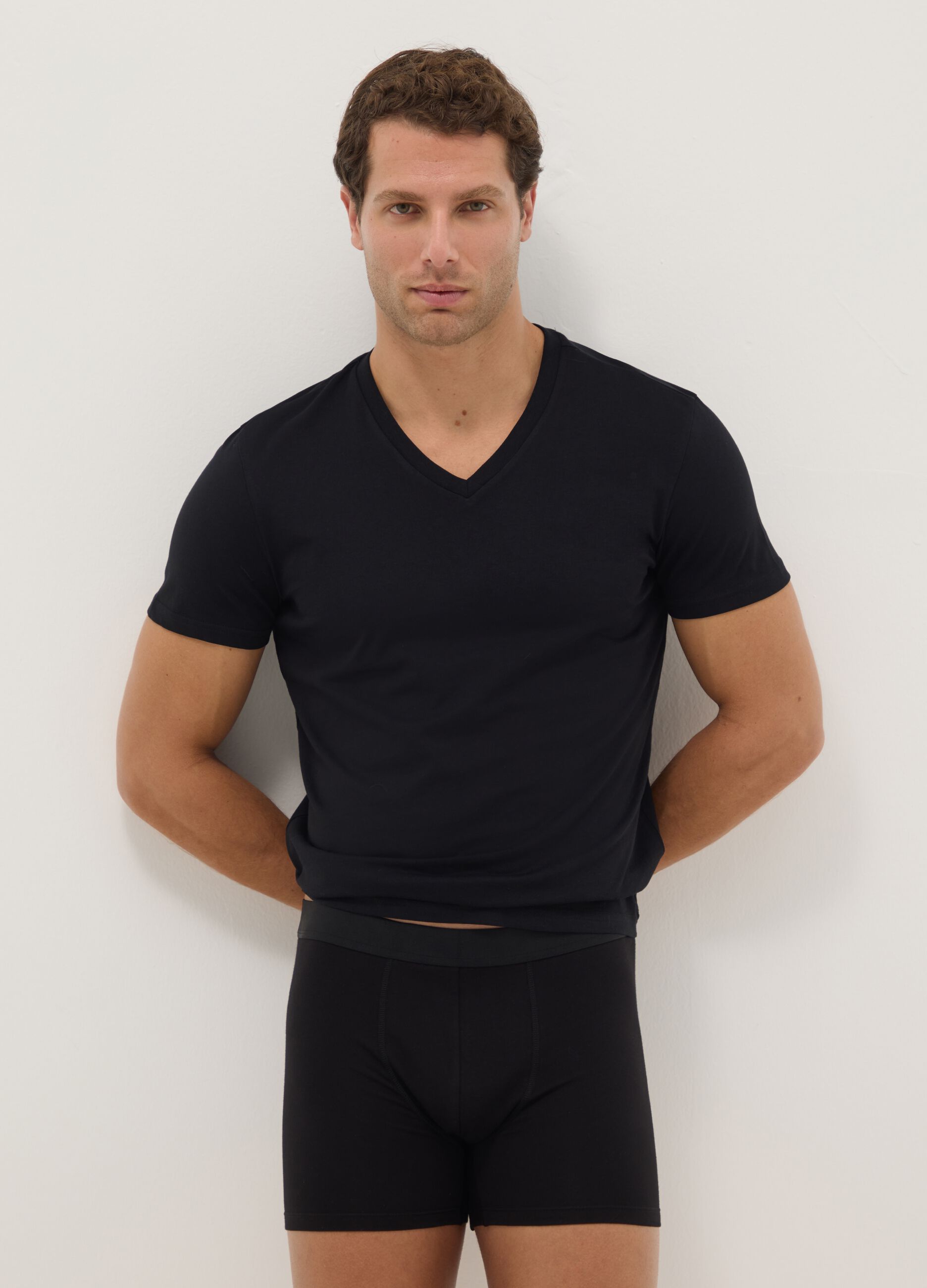Tripack black V-neck t-shirts in pure cotton regular fit