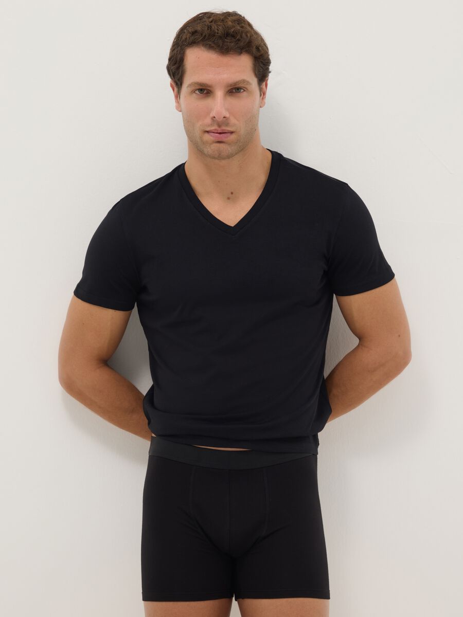 Tripack black V-neck t-shirts in pure cotton regular fit_0