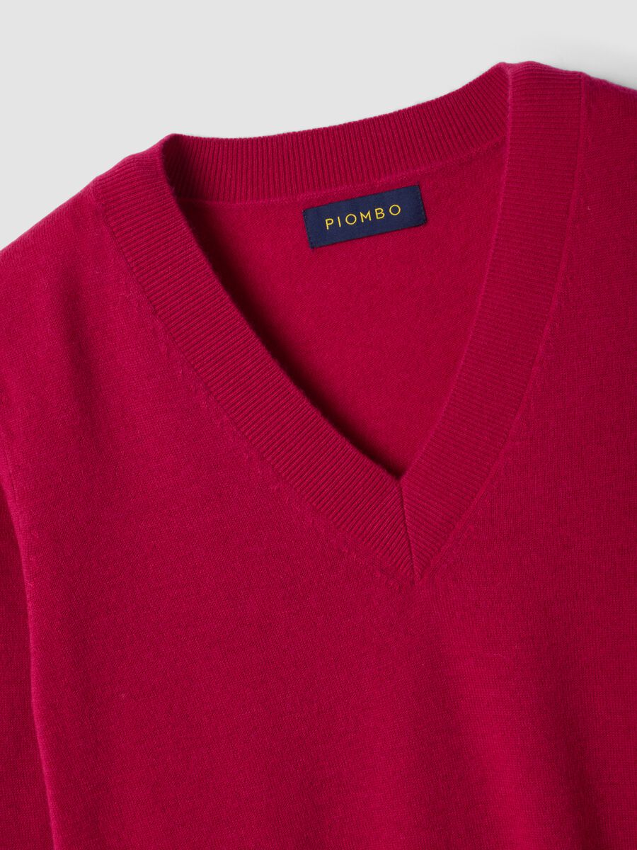 Red pure wool jumper with deep V-neck_5