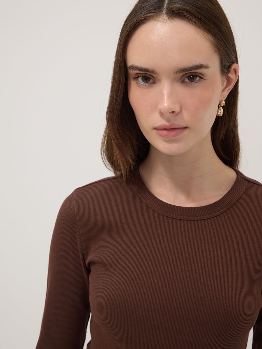 T-shirt marrone a maniche lunghe in puro cotone_2