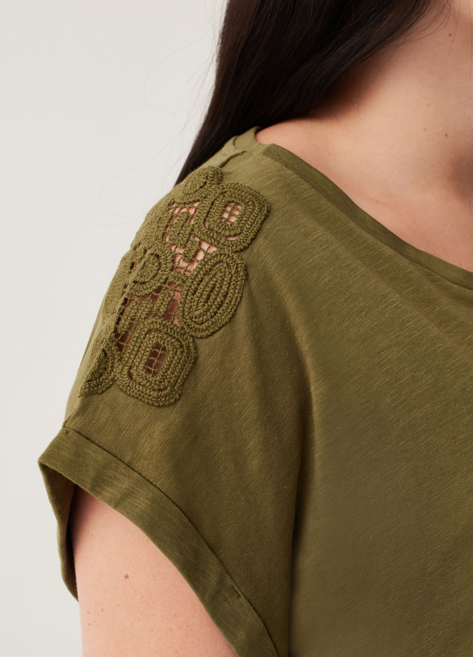 T-shirt con inserti crochet Curvy MYA_3
