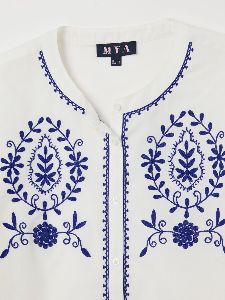 White blouse with blue embroidery in Mya cotton_1