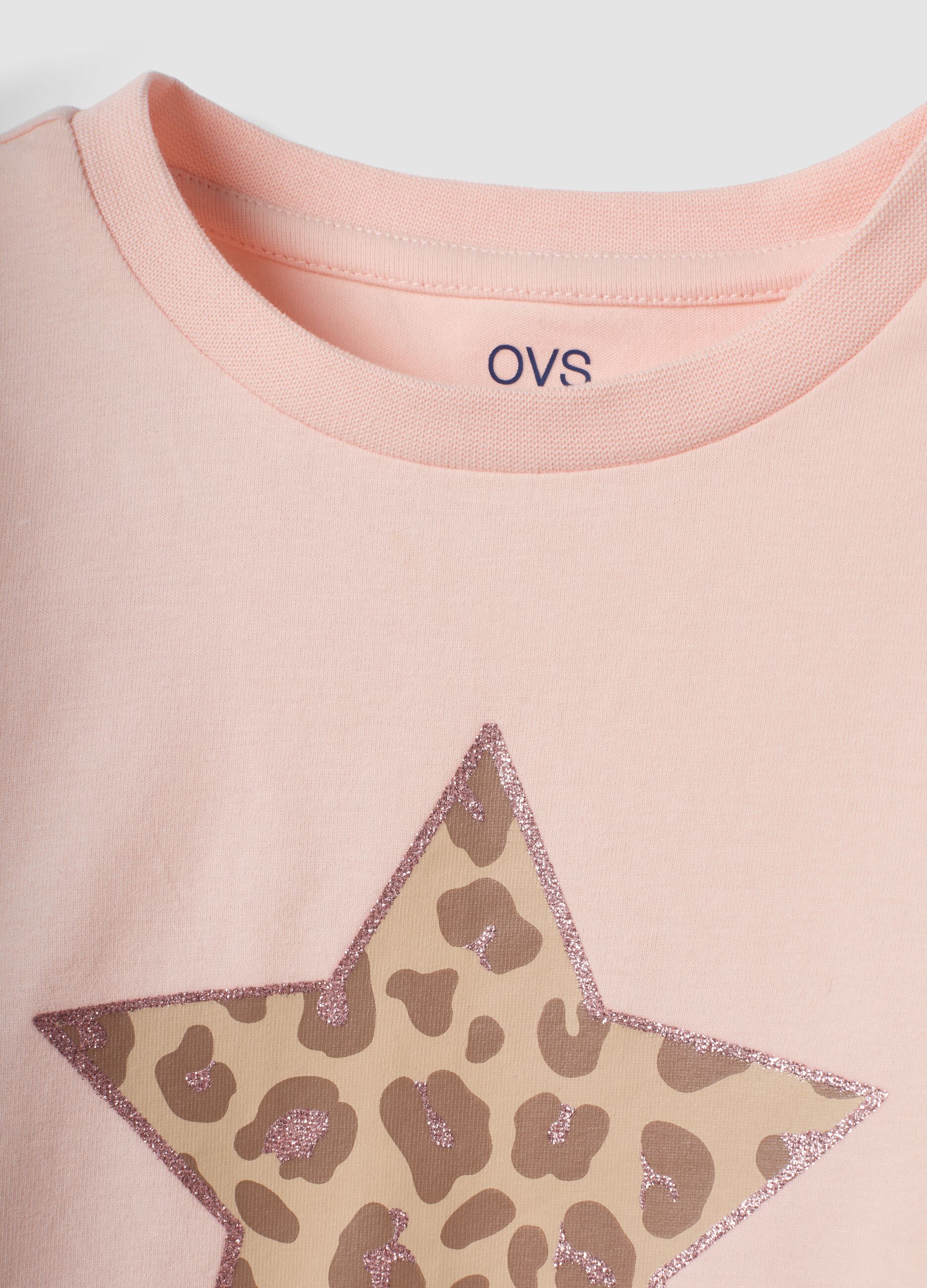 T-shirt rosa in cotone organico elasticizzato con girocollo