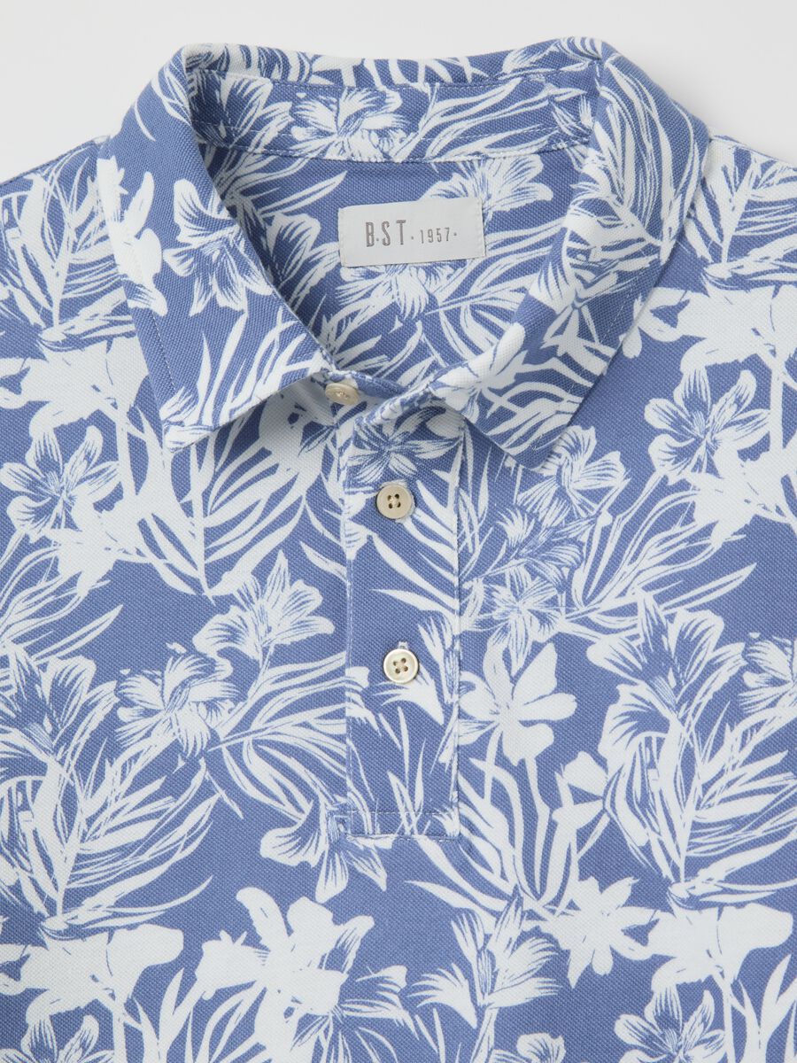 Polo a maniche corte blu con stampa floreale BST_5