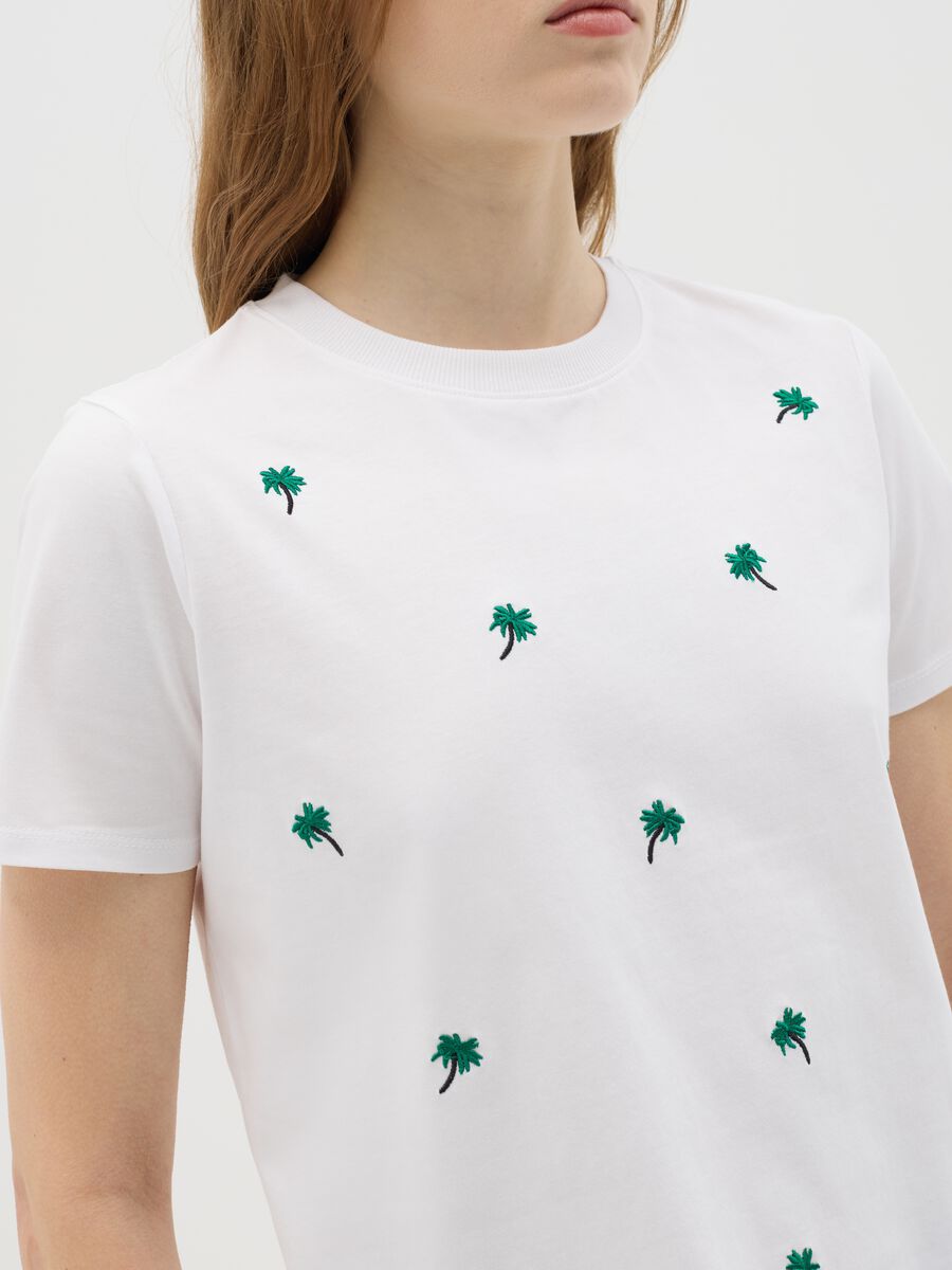 White cotton T-shirt with embroidered palm trees_2