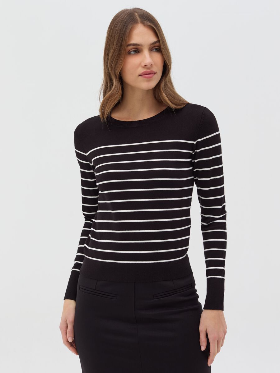 Long-sleeved top with striped pattern_0
