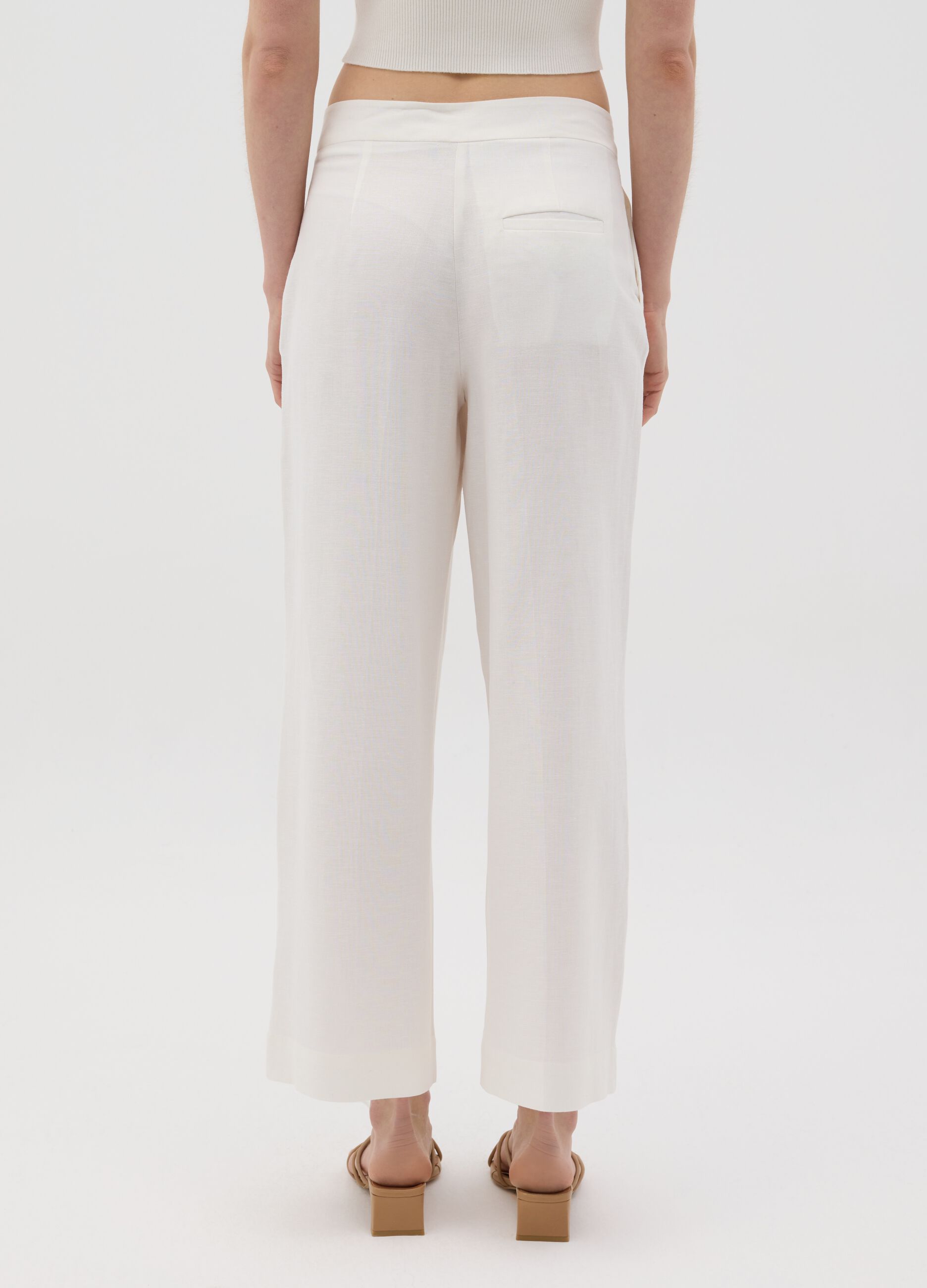 Women’s white regular-fit trousers in viscose and linen blend
