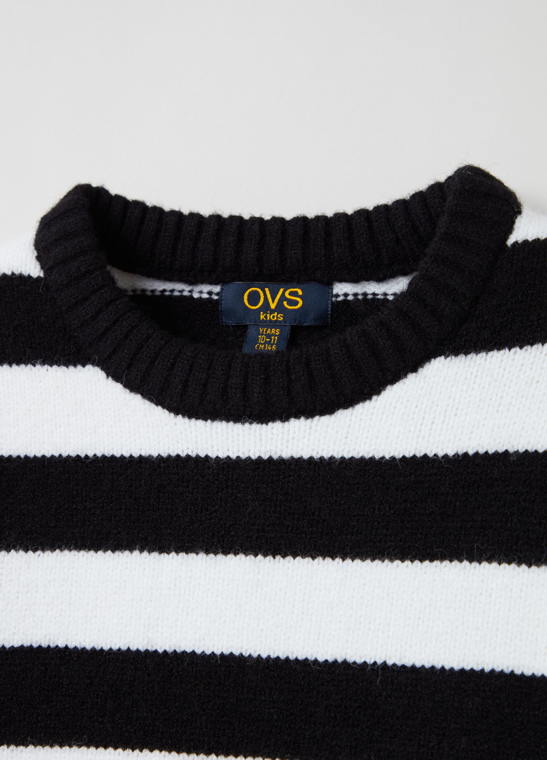 Pullover con fantasia a righe_2