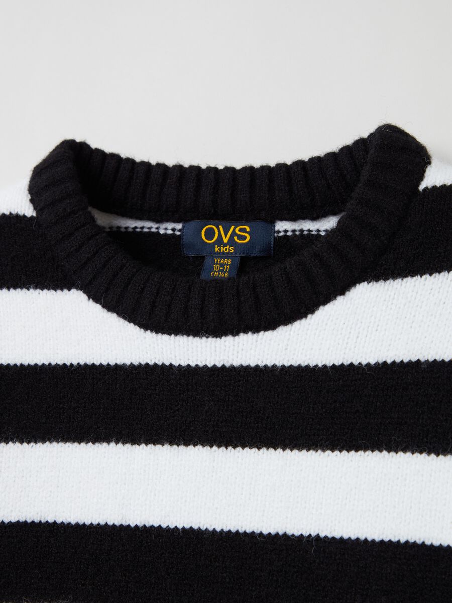 Pullover con fantasia a righe_2